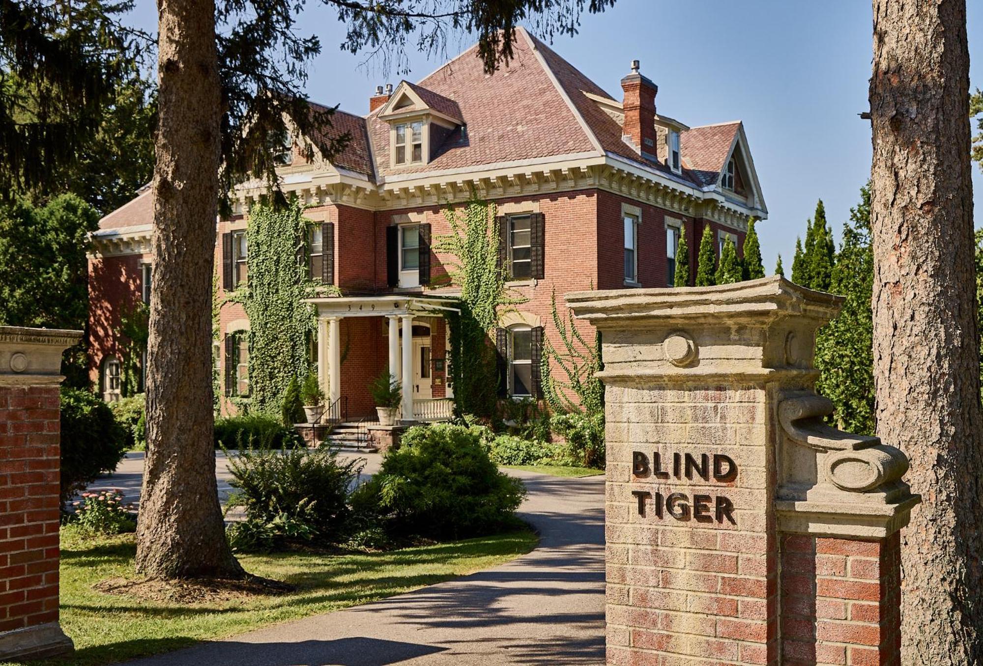 Blind Tiger Burlington Hotel Kültér fotó